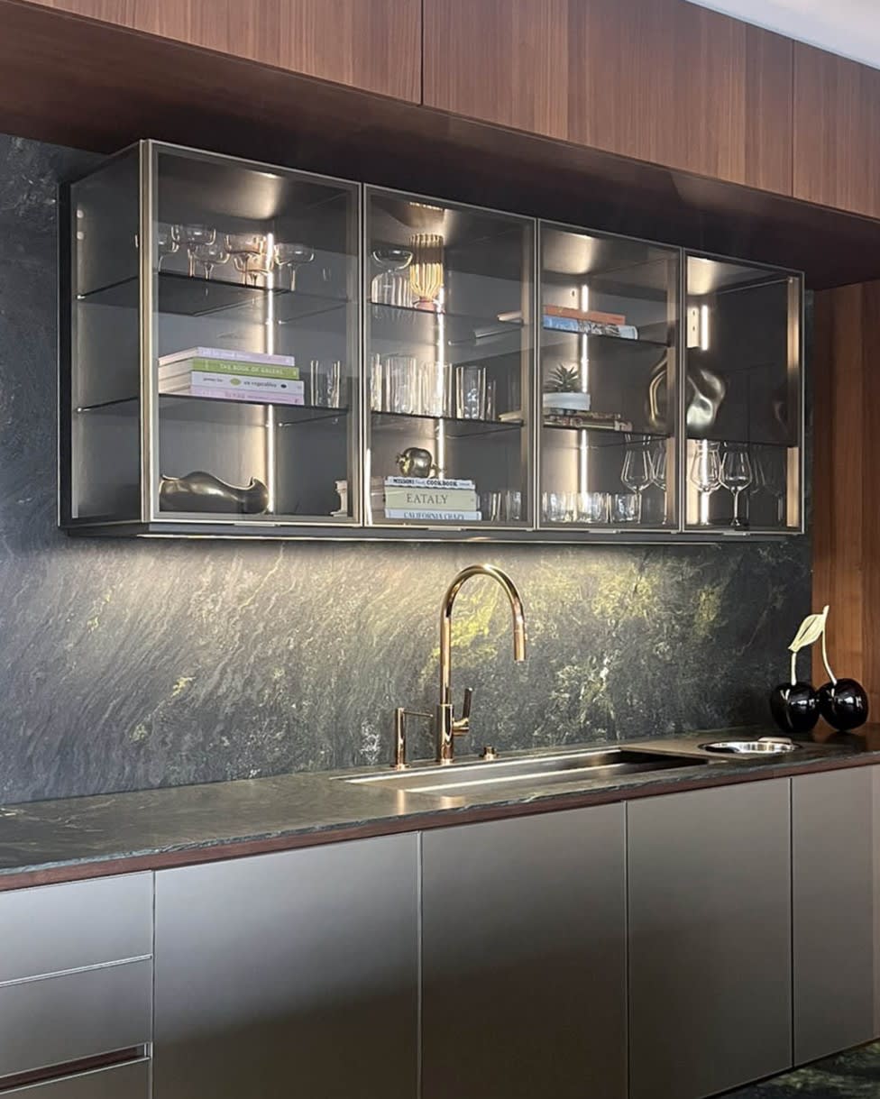 Modern Style Glass Kitchen Cabinets: A Complete Guide - Image 1